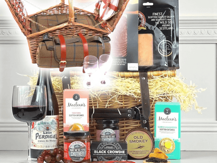 Scottish Feast with Red Wine - Scottish Hampers