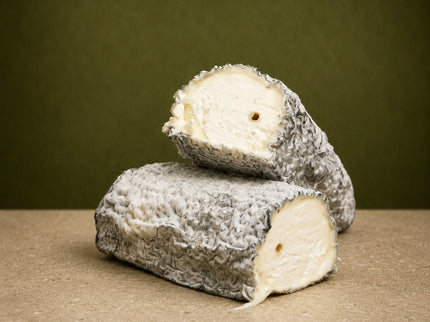 Sainte Maure de Touraine
AOP (Goat's Milk)