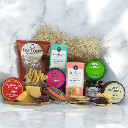 Cheese and Crisps Hamper – 4 Cheeses, Chutneys & Crackers